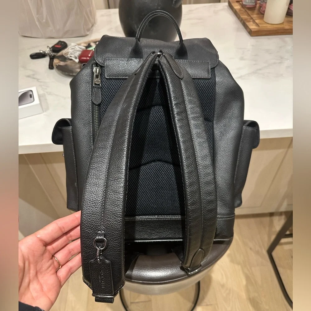 Coach Men’s Leather Backpack - like new! - Picture 3 of 6